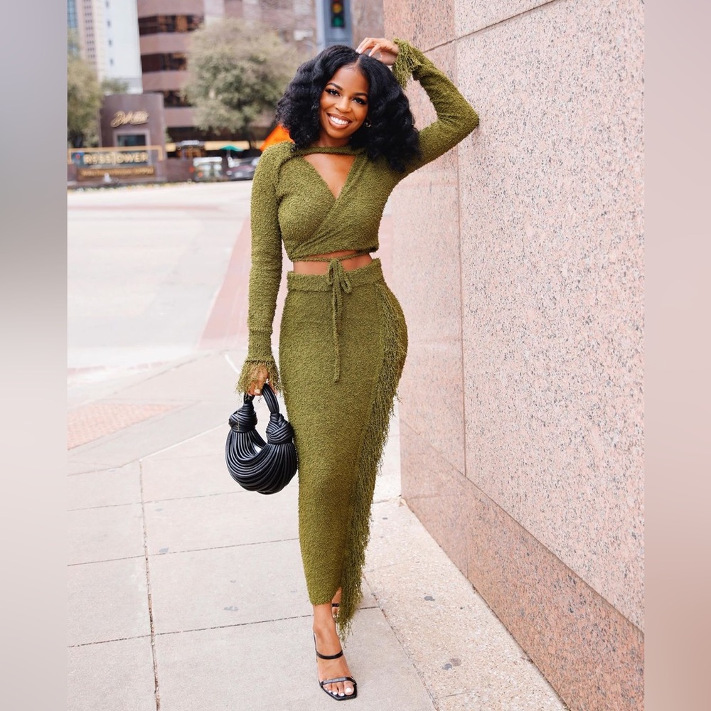 NA-KD Set - Green Knitted Overlap Fringe Detail Sweater & Skirt